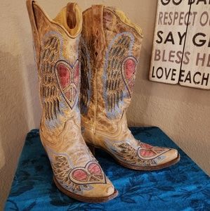 Corral peace sign boots!